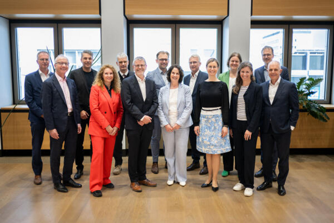Gruppenbild vom aktuellen Aufsichtsrat der Evangelischen Bank