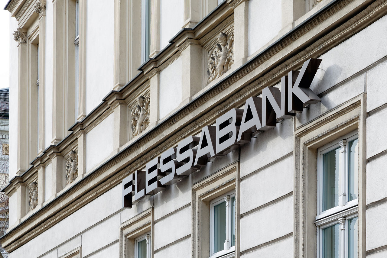 Flessabank Leuchtreklame am Gebäude der Niederlassung Bamberg