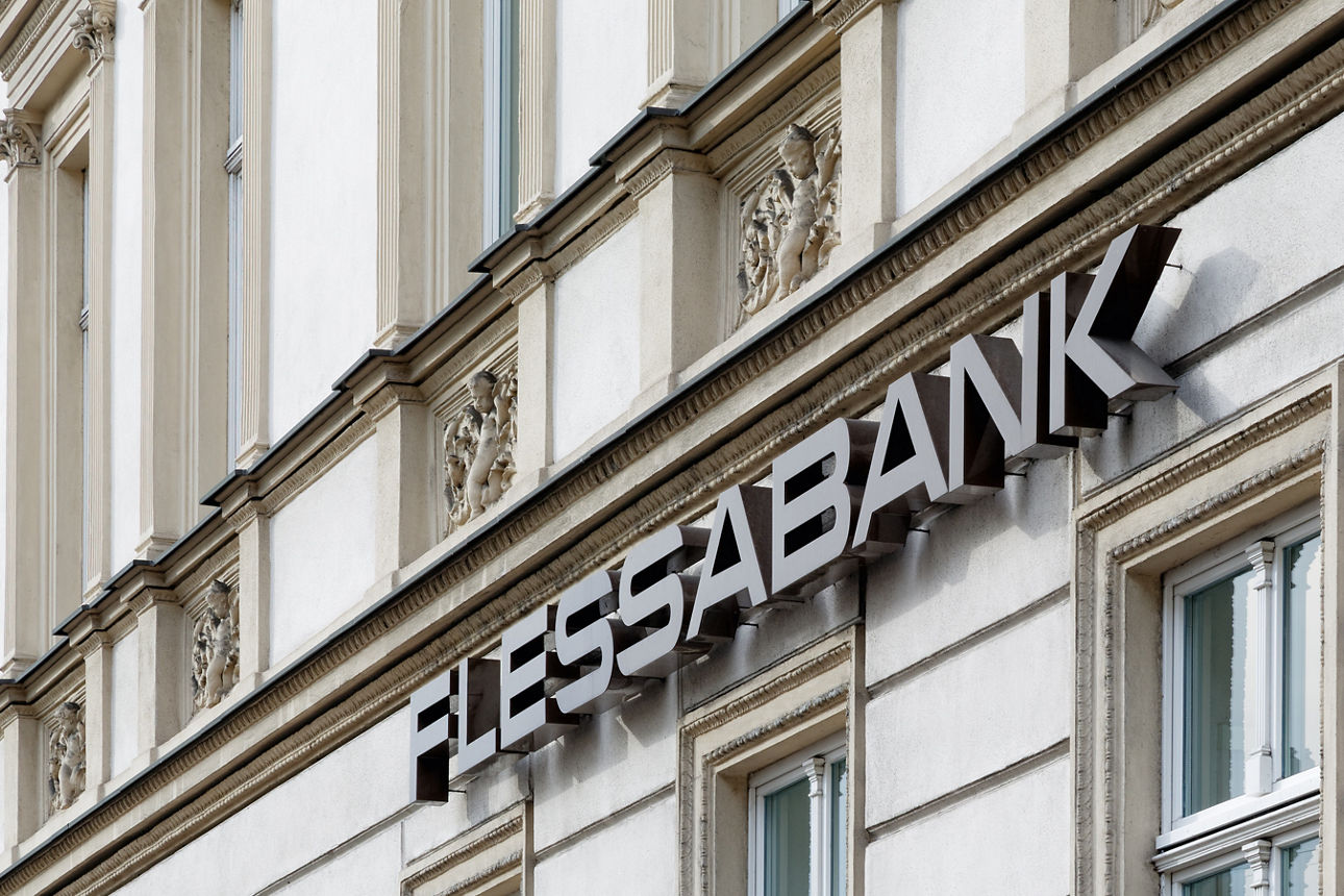 Flessabank Leuchtreklame am Gebäude der Niederlassung Bamberg