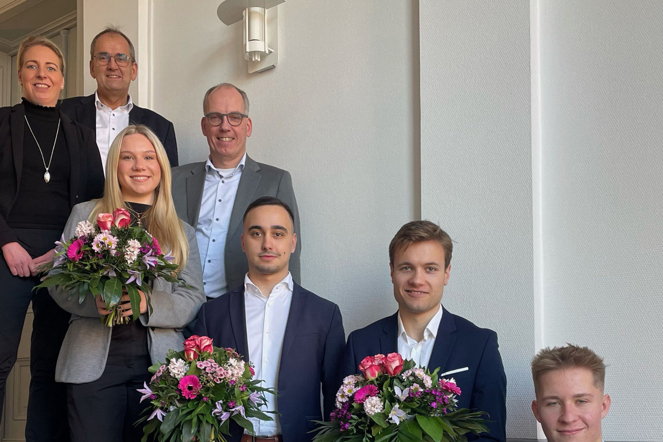 Lennard Epping, Jolina Hölscher, Alem Jusufovic, Philipp Katerkamp und Konrad Krösmann beenden erfolgreich ihre Ausbildung