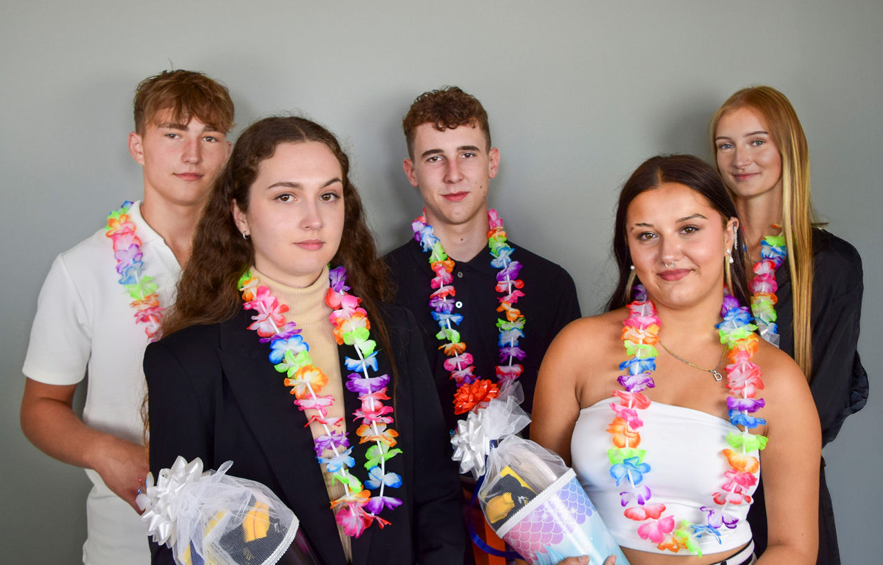 Neue Azubis von links nach rechts: Dustin Eichler, Yana Koshchavka, Philipp Schnorr, Janice Schönau-Gleitsmann, Diana Libigoc