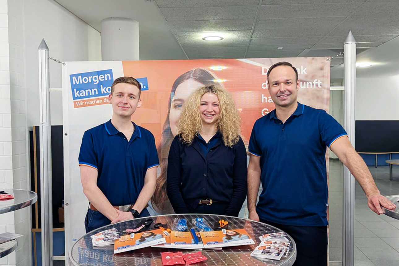 Marc Göbel, Julia Gärtner und Christian Krines an unserem Stand bei der Ausbildungsmesse