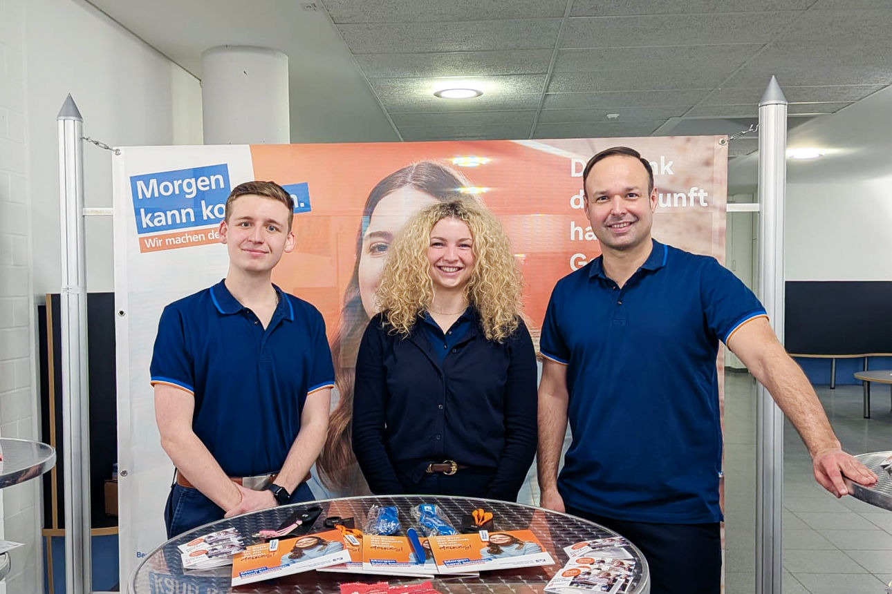Marc Göbel, Julia Gärtner und Christian Krines an unserem Stand bei der Ausbildungsmesse