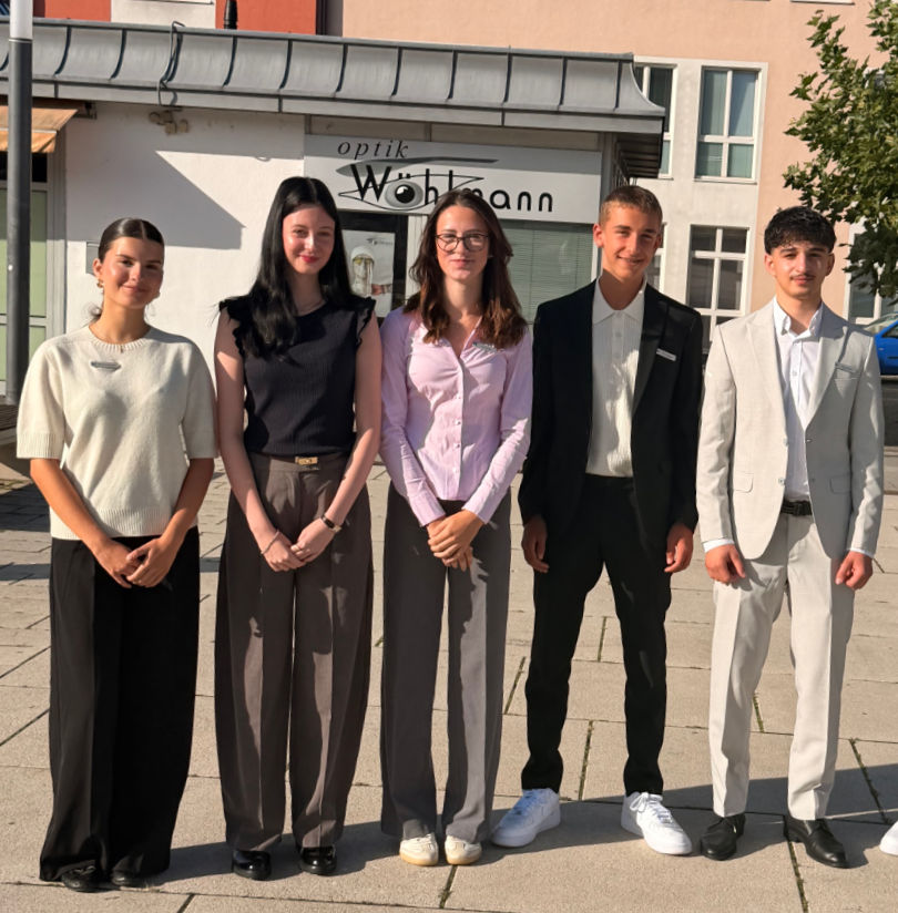 Gruppenfoto der neuen Auszubildenden zum Ausbildungsbeginn 2026