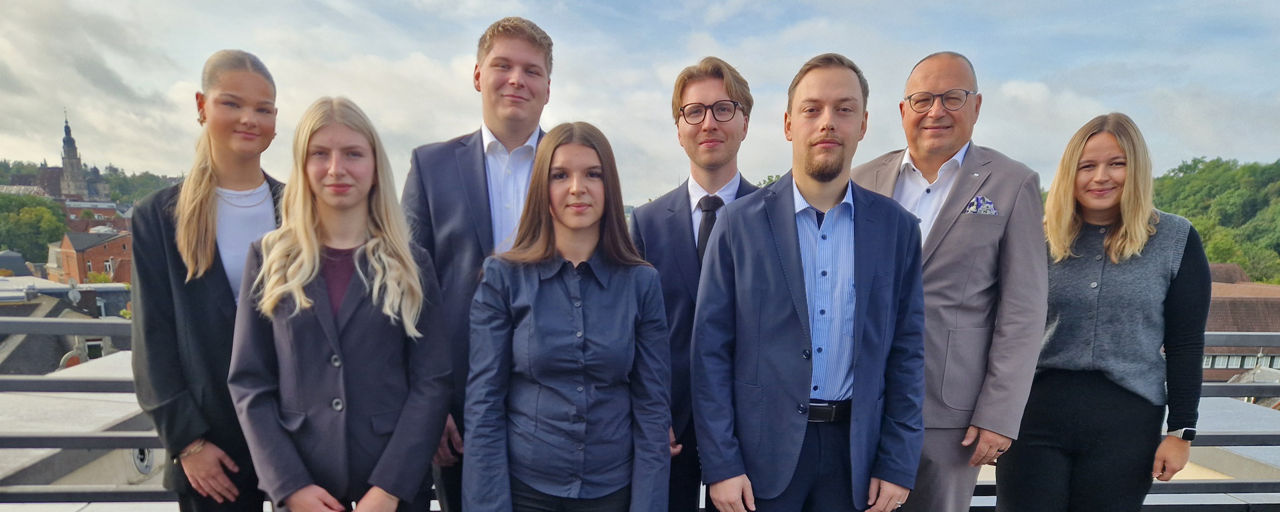 Gruppenbild der neuen Auszubildenden der VR-Bank Coburg