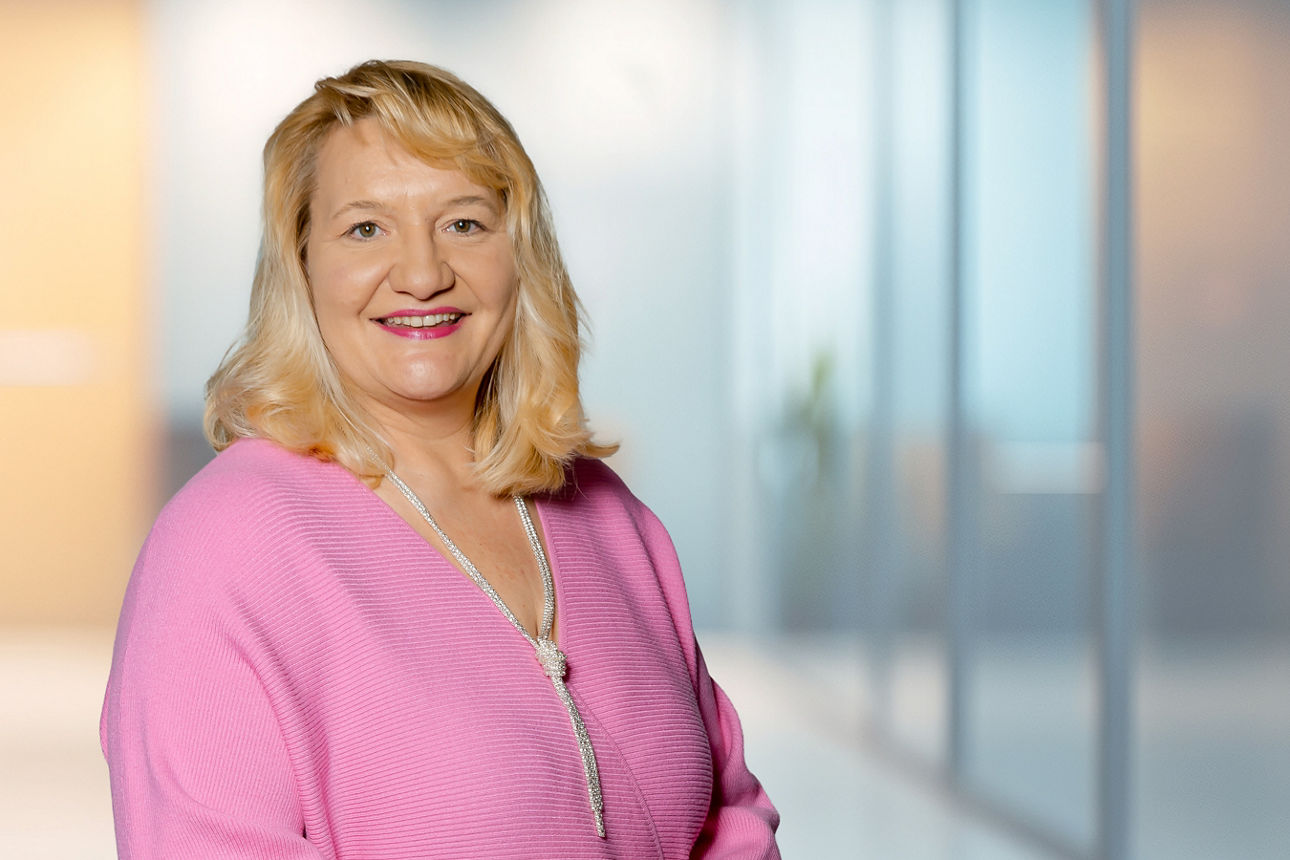 Christina Büker, Servicemanagerin