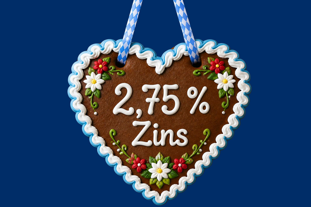 Werbegrafik mit verziertem Lebkuchenherz und der Aufschrift „2,75 % Zins“ auf dunkelblauem Hintergrund.