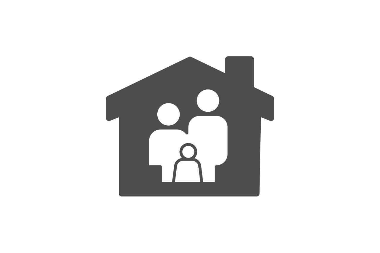 Das Icon zeigt eine Familie mit Kind im Haus als Symbol für Sicherheit durch Bausparen.