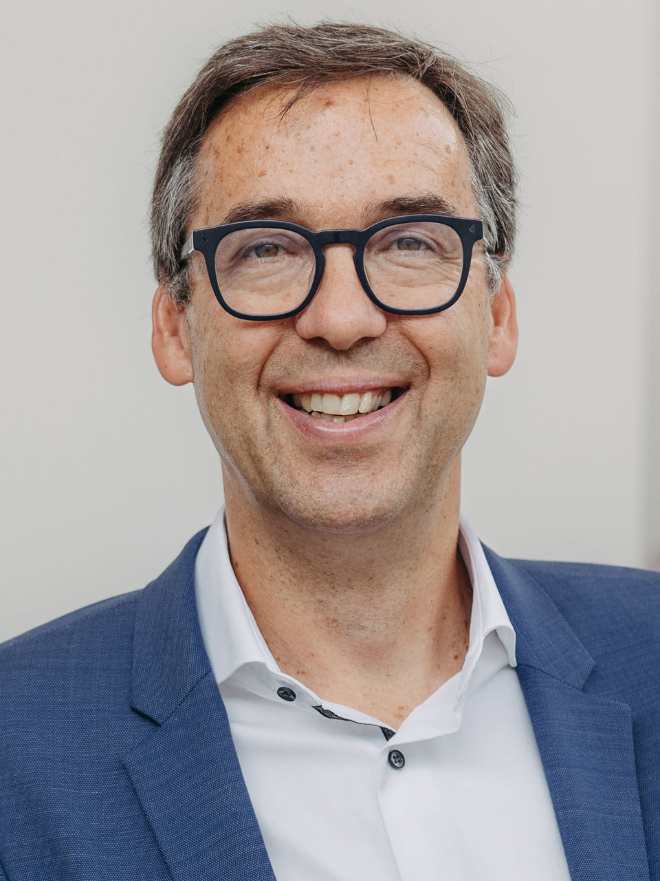 Portrait von Dr. Robert Schütz