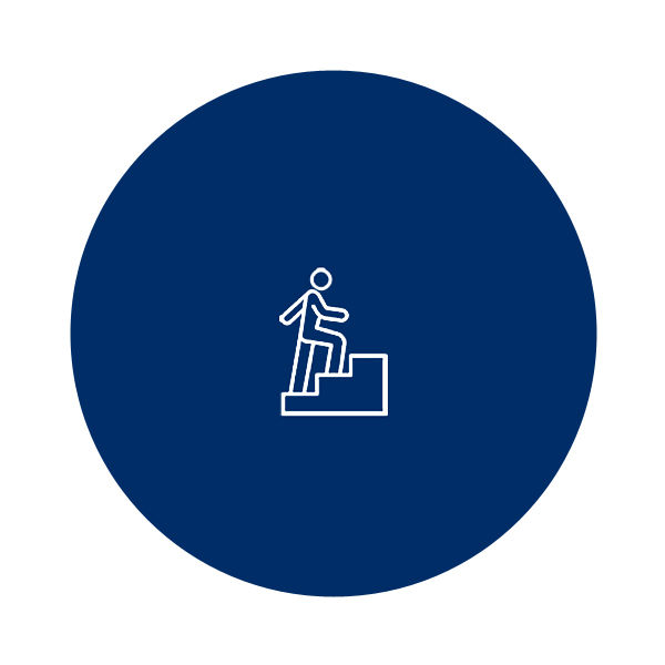 Ein weißes Strichmännchen, das eine Treppe hinaufsteigt