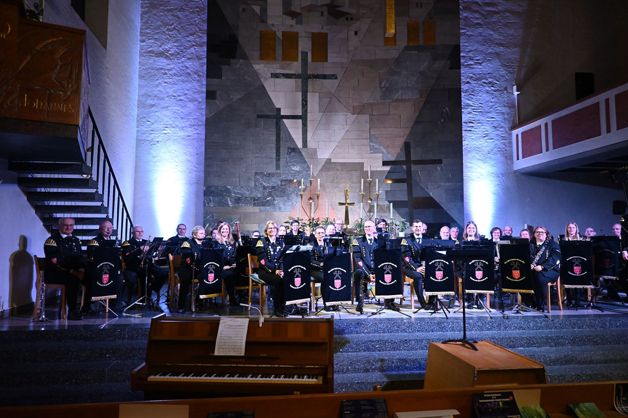 Gruppenaufnahme der Bergknappenkapelle Sulzbach-Rosenberg am Benefizkonzert 2026 