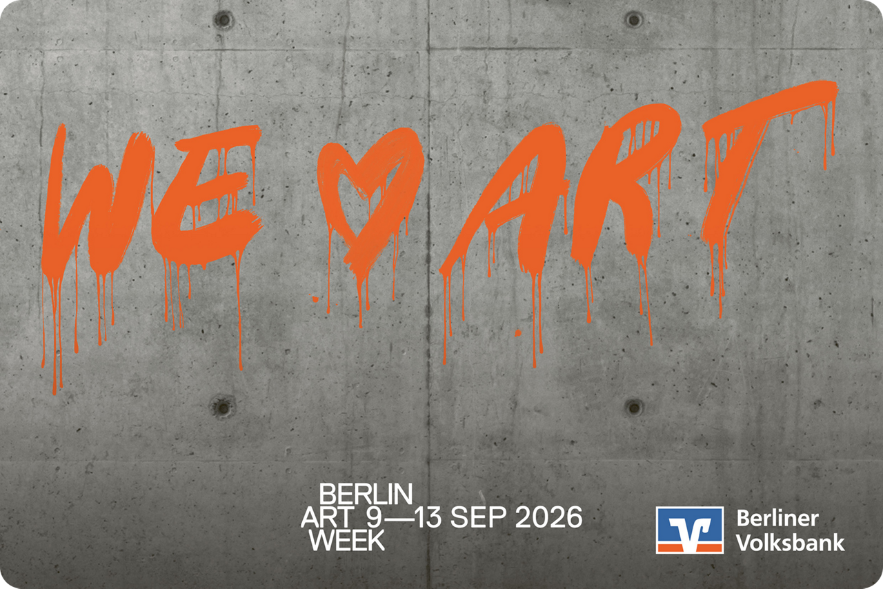 Auf einem grauen Hintergrund steht We love Art. Love wird als Herz dargestellt.