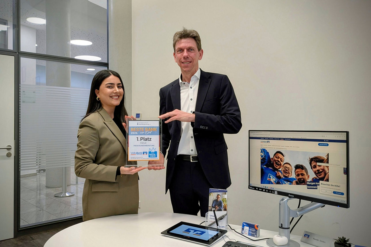 Aussenansicht Kundenzentrum Volksbank Kleverland - Blick vom Sproykanal