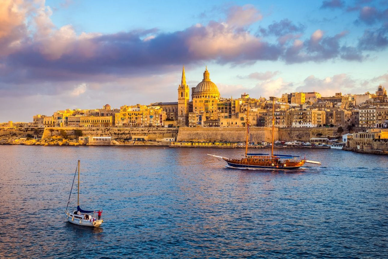 Blick auf die Küstenstadt Valetta auf Malta