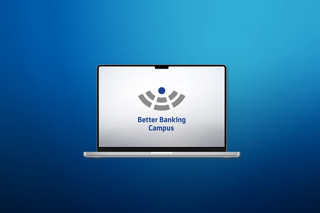 Logo des Better Banking Campus auf dem Bildschirm eines Laptops