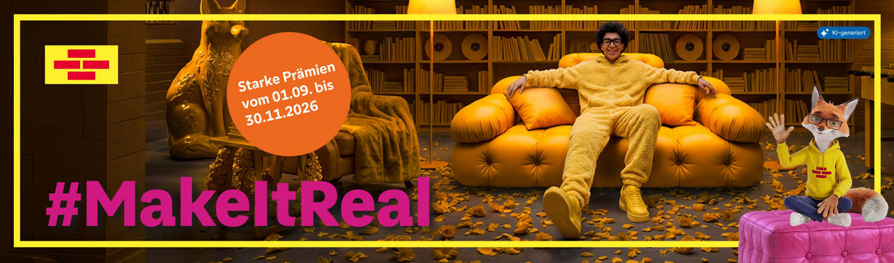 Mann in gelben Overall sitzt auf gelbem Sofa.