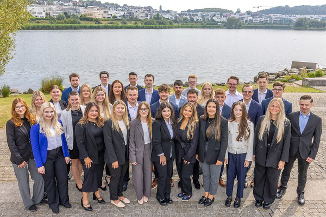 Gruppenfoto der neuen Azubis aus 2024