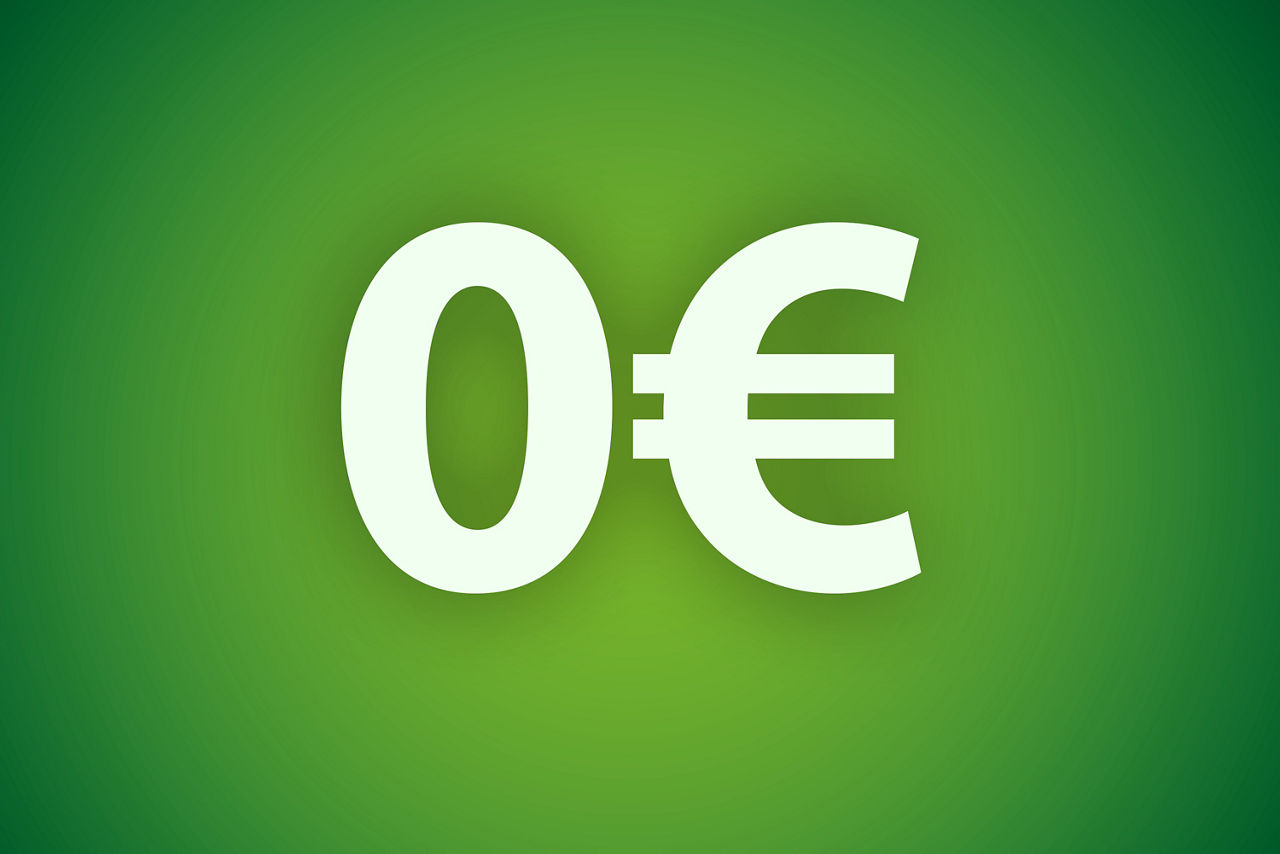 Null Euro - Schriftzug auf grünem Hintergrund