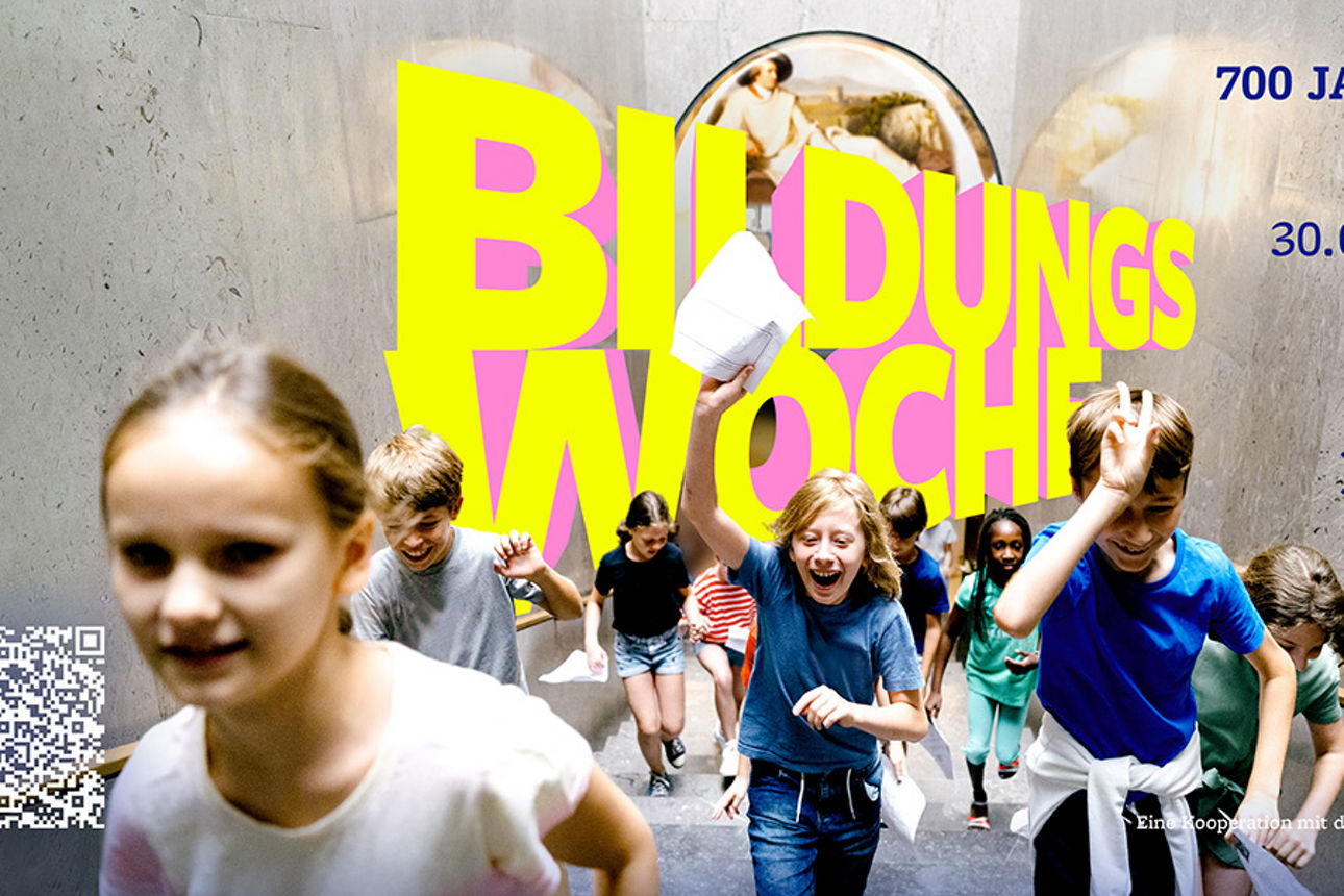 Kinder rennen in Städel-Museum, im Hintergrund der Schriftzug "Bildungswoche"