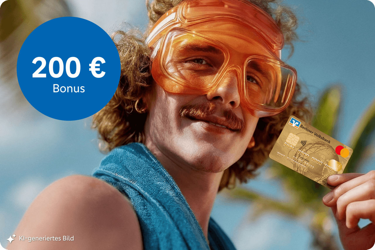 Das KI-generierte Bild zeigt einen Mann mit orangener Schwimmbrille und Handtuch vor tropischem Hintergrund hält goldene Kreditkarte der Berliner Volksbank