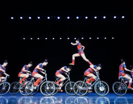 Hebei Acrobatic Troupe - Fahrradartistik