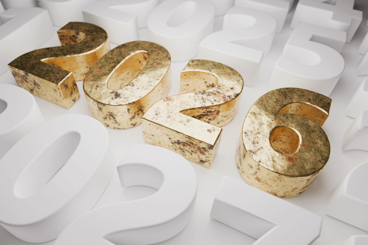 Goldene Zahlen für das Jahr 2026 verstreut unter sauberen weißen Zahlen Jahren.