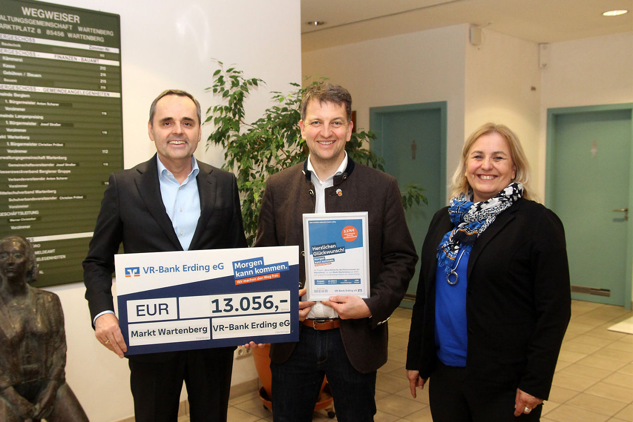  Johann Luber, Vorstandsvorsitzender der #SP_Name#; Christian Pröbst, 1. Bürgermeister des Marktes Wartenberg und Sabine Knus