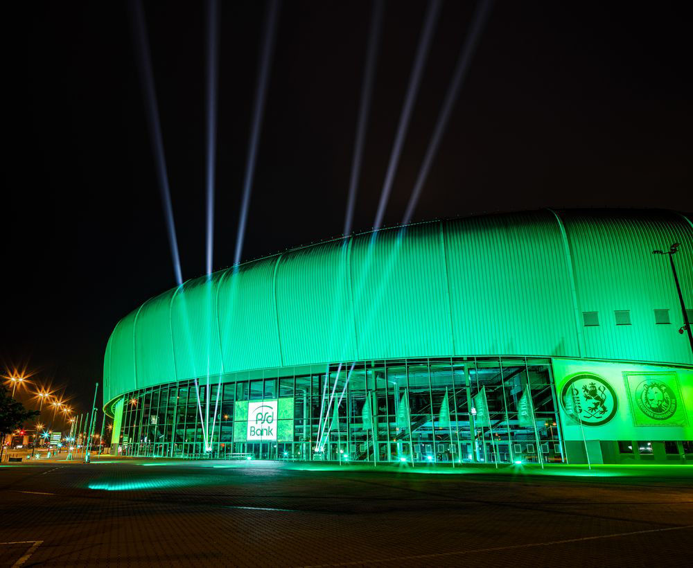 Außenansicht des PSD Bank Dome bei Nacht