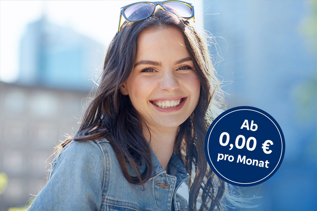 Junge Frau mit Sonnenbrille