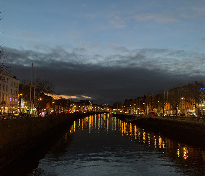 Dublin bei Nacht, Blick vom Wasser