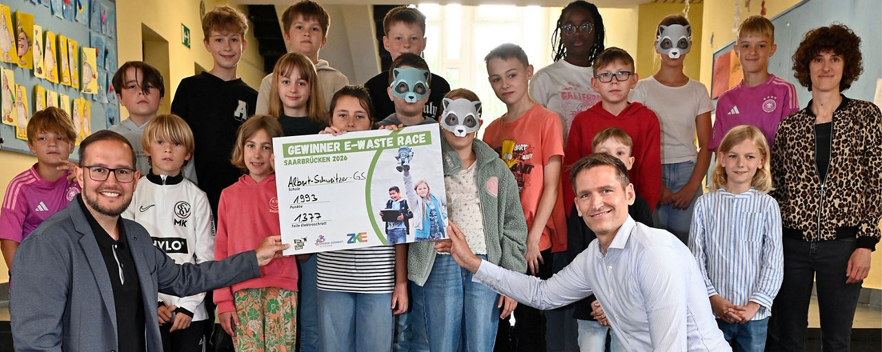 Gruppenfoto mit der Albert-Schweitzer-Grundschule