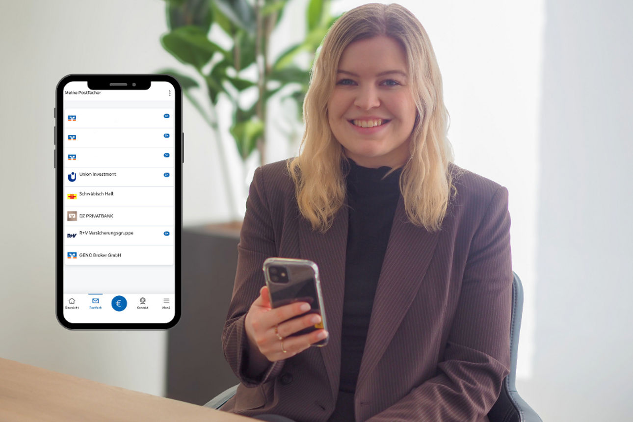 Eine Frau lächelt in die Kamera