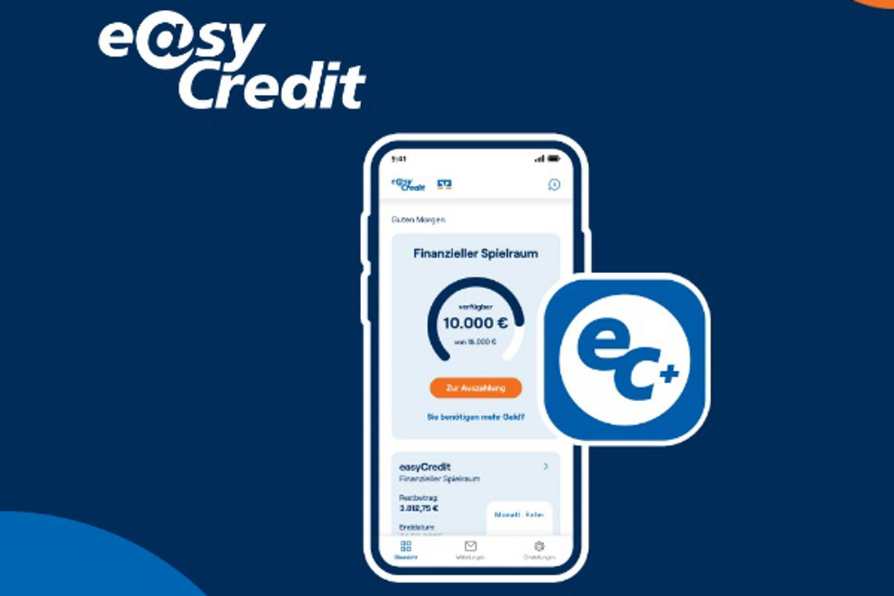 Dunkelblauer Hintergrund mit e@syCredit-Logo oben links. In der Mitte ist ein Smartphone mit App-Oberfläche zu sehen, davor e