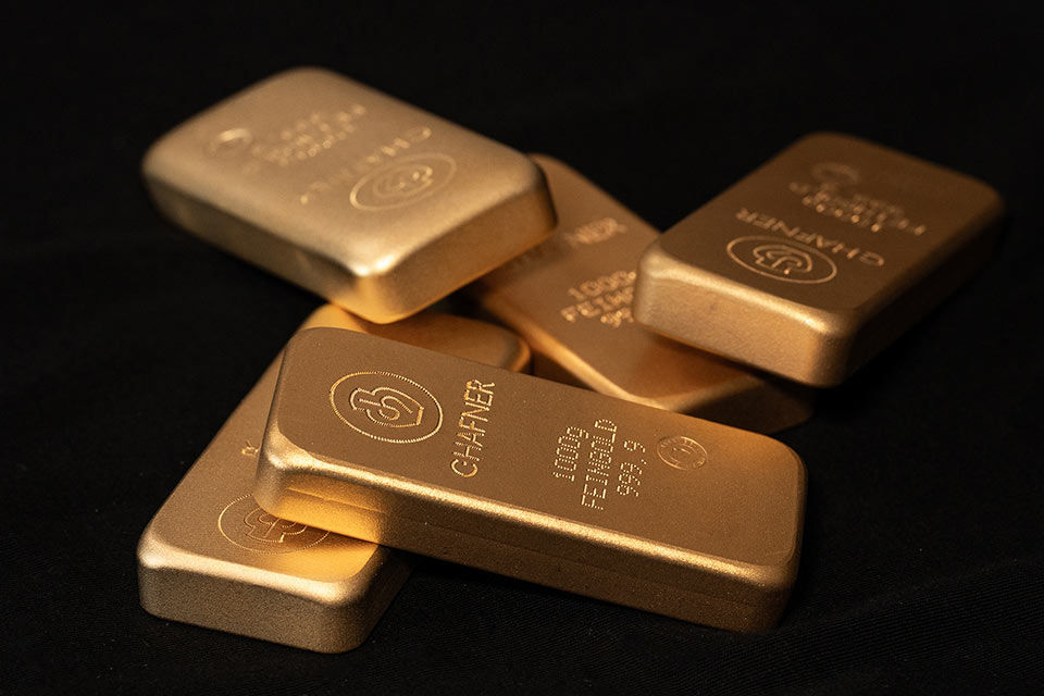 Fünf Goldbarren mit einem Gewicht von je 1.000 Gramm