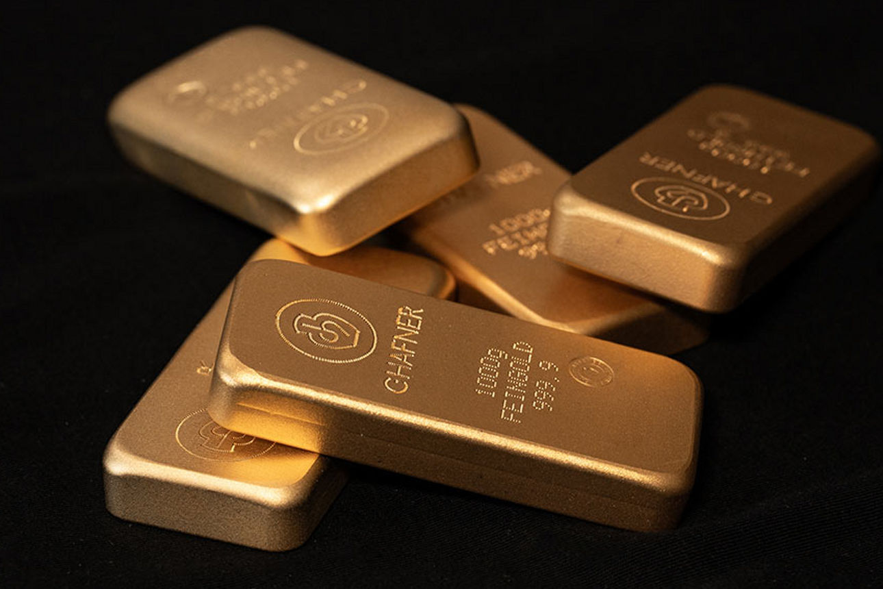 Fünf Goldbarren mit einem Gewicht von je 1.000 Gramm