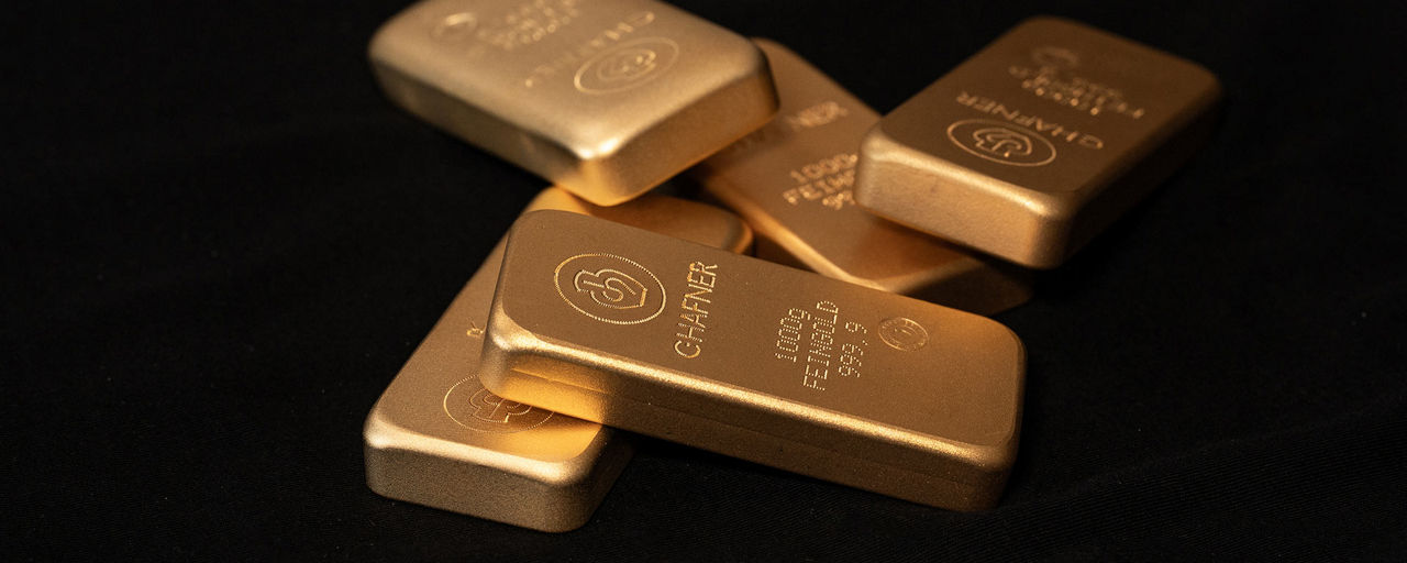 Fünf Goldbarren mit einem Gewicht von je 1.000 Gramm