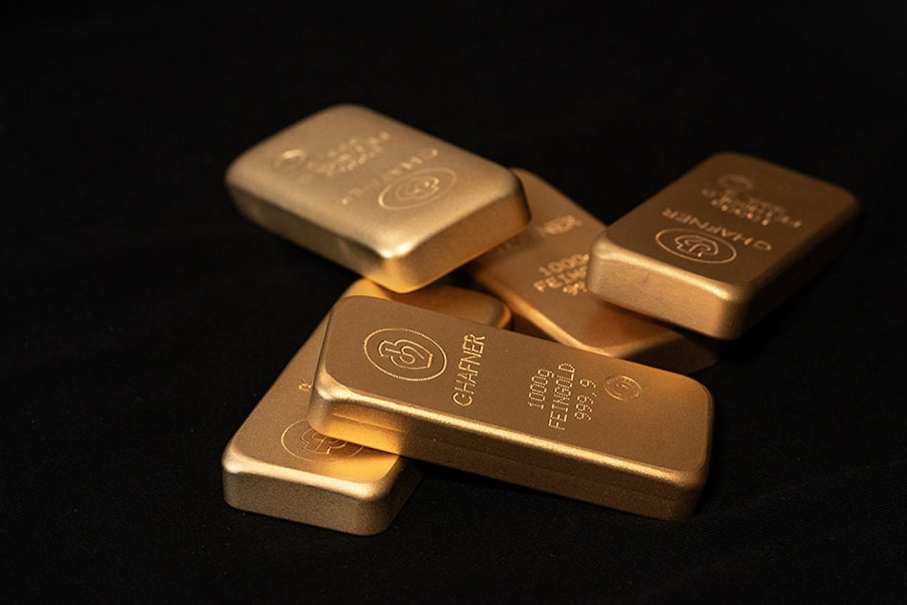 Fünf Goldbarren mit einem Gewicht von je 1.000 Gramm