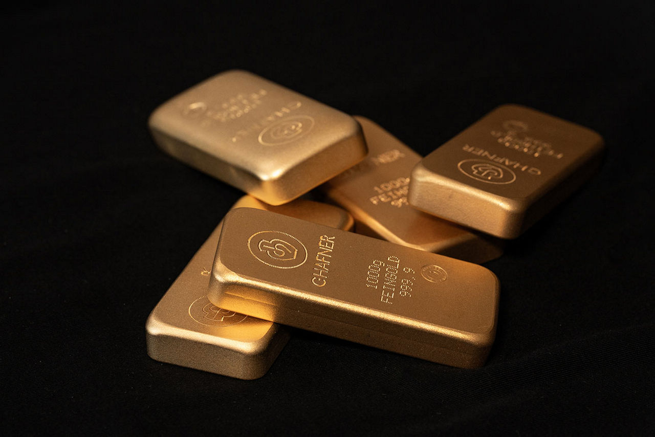 Fünf Goldbarren mit einem Gewicht von je 1.000 Gramm