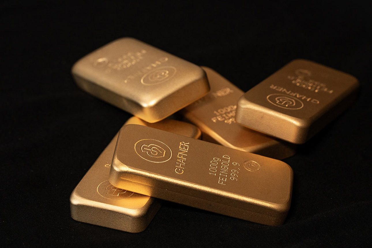 Fünf Goldbarren mit einem Gewicht von je 1.000 Gramm