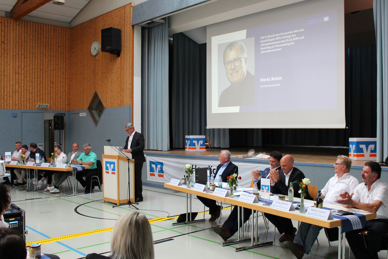 Vorstandssprecher Horst Amon stellte die Zahlen des Geschäftsjahres 2024 vor