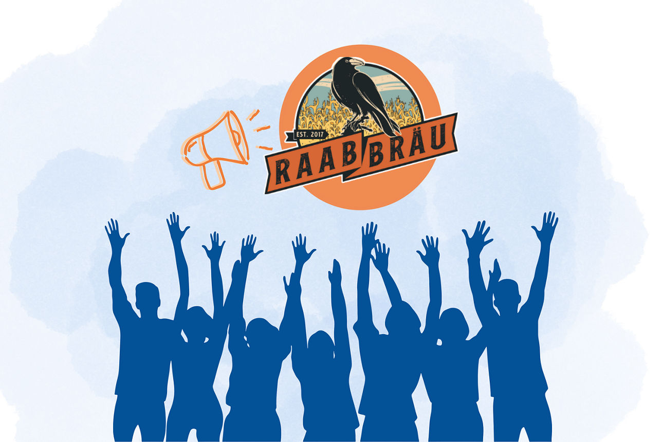 Eine Gruppe jubelnder Menschen darüber das Logo RaabBräu
