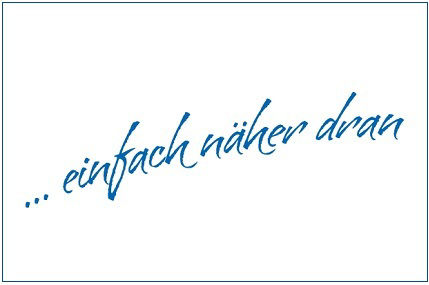 blauer Schriftzug mit ... einfach näher dran