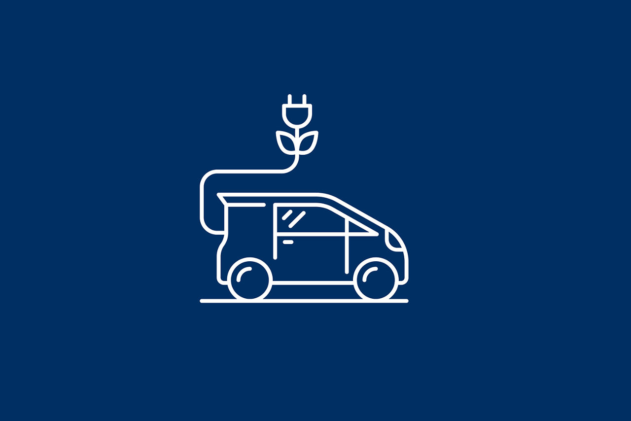 Ein Elektroauto lädt sich an einer nachhaltigen Energiequelle auf.