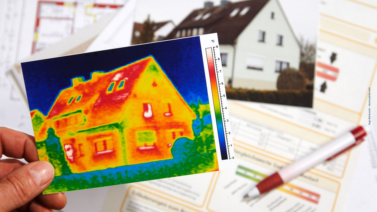 Fotos eines Hauses mit Wärmebildkamera fotografiert