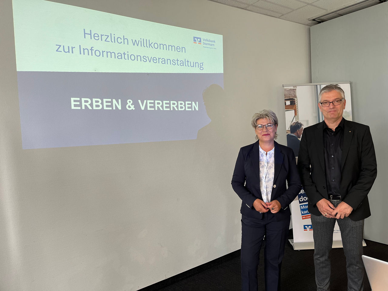 Foto von unserer Filialleitung Sylvia Weisener und Notar Amadeus Greiff