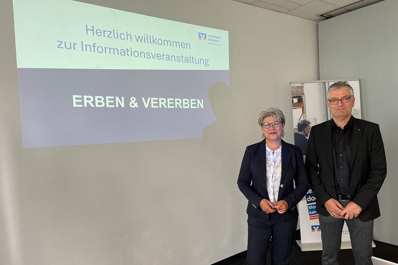 Foto von unserer Filialleitung Sylvia Weisener und Notar Amadeus Greiff