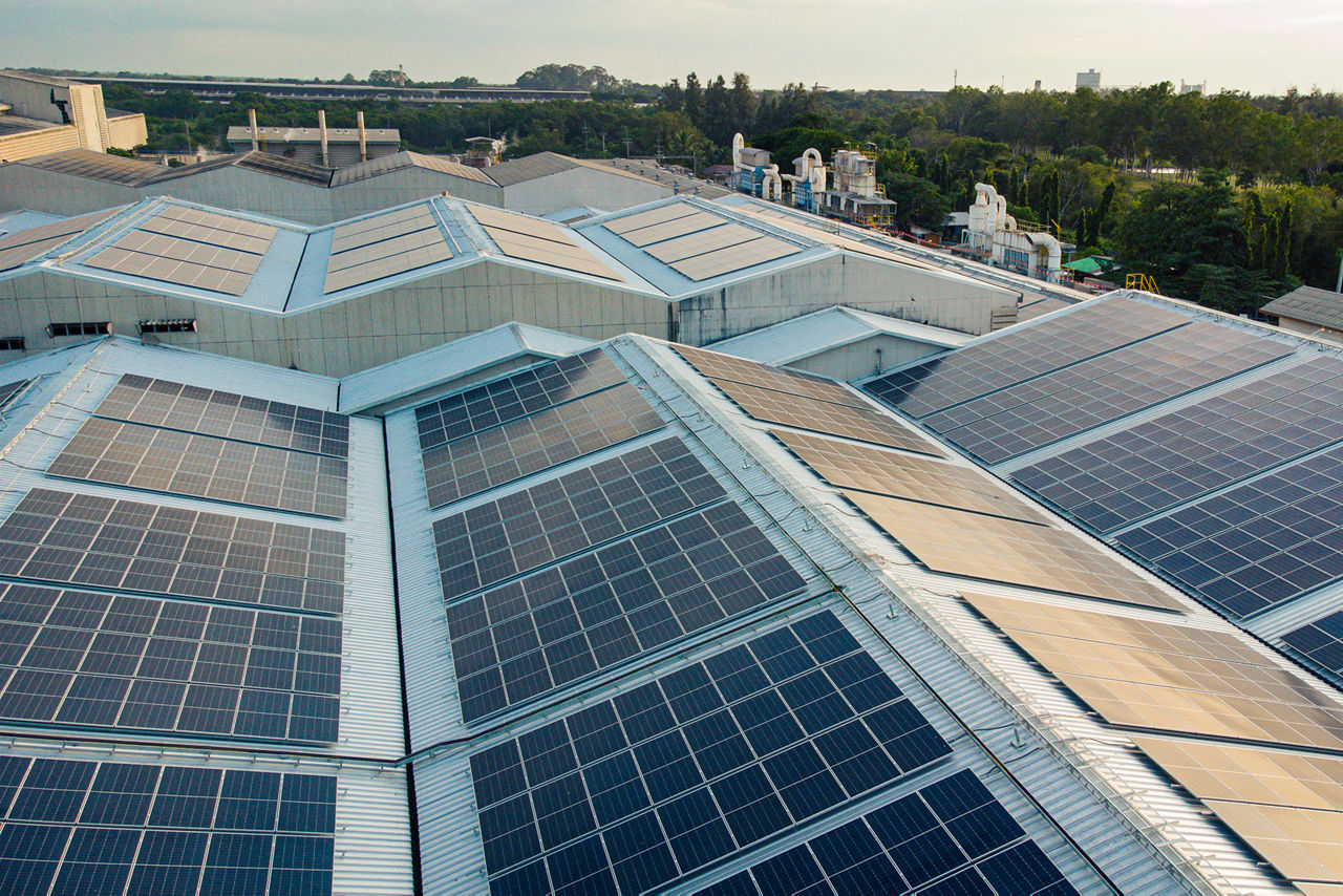 Photovoltaikanlage auf einem Industriegebäude