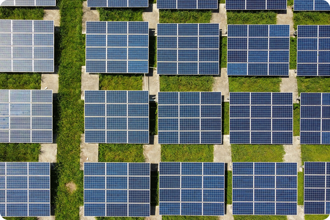 Aufnahme eines Solarparks von oben