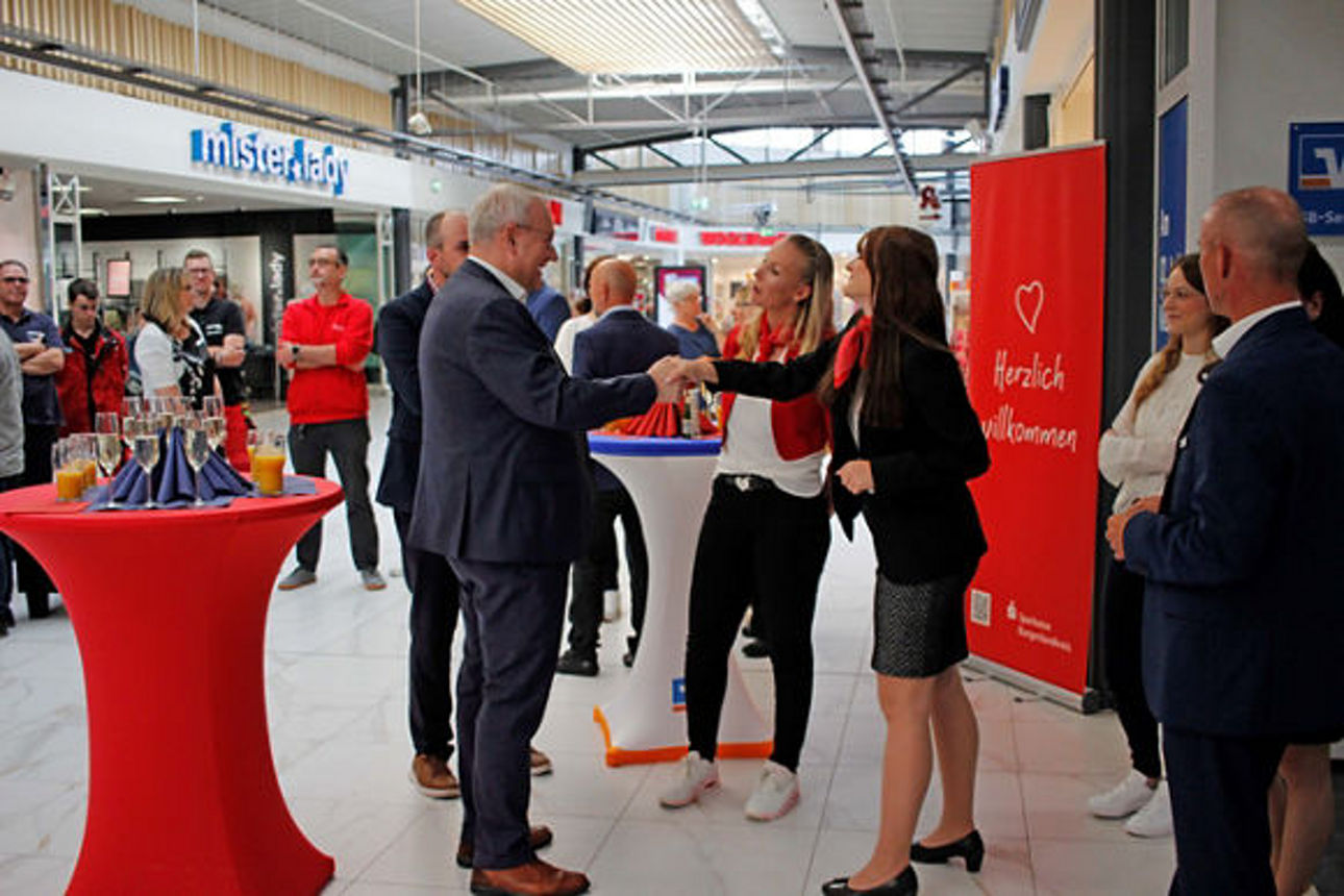 Das Team der Sparkasse bei der Begrüßung