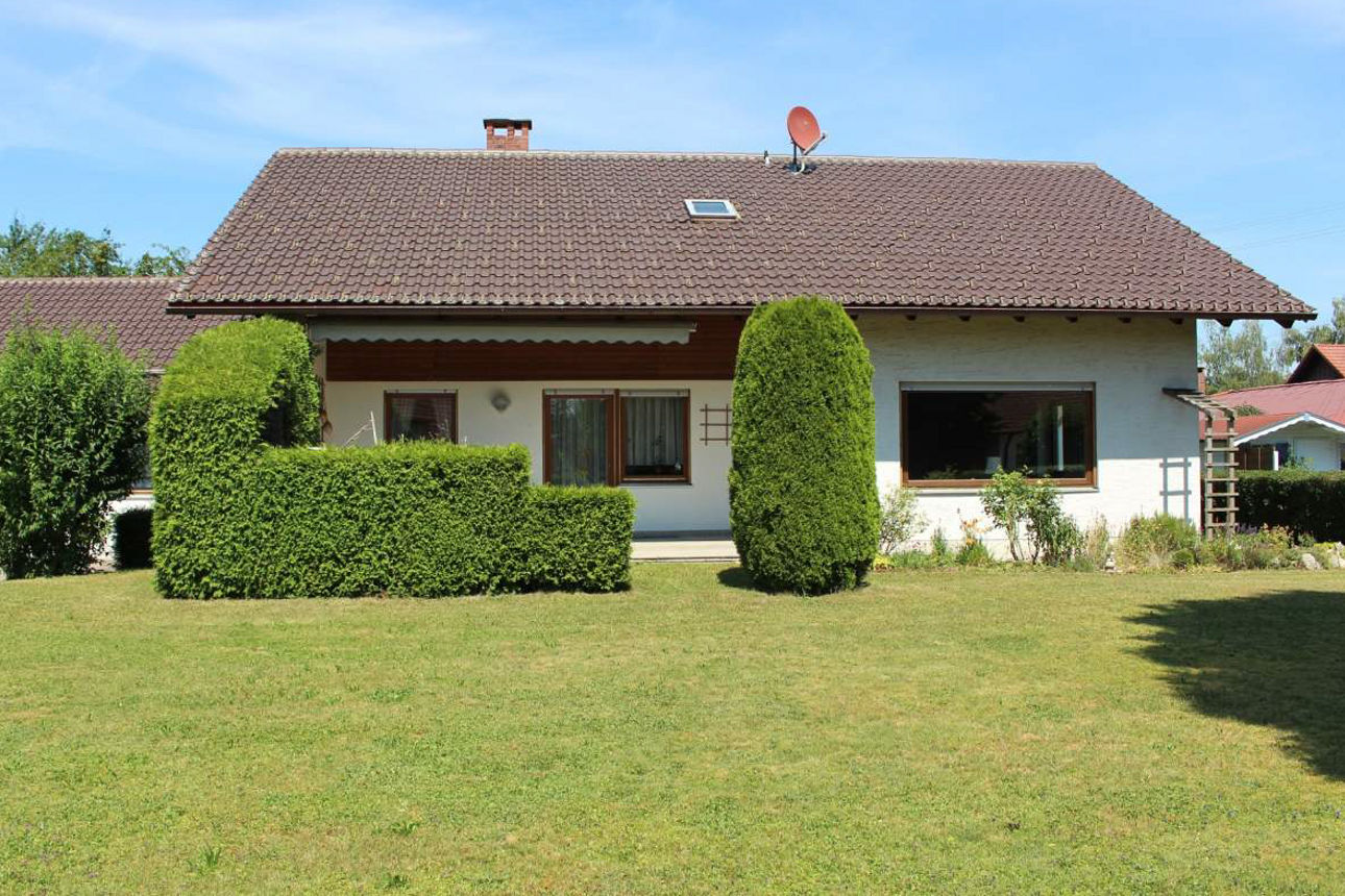 GEMÜTLICHES LANDHAUS MIT VIEL PLATZ!